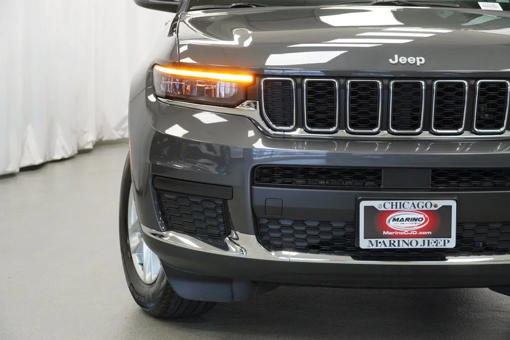 Used 2025 Gray Jeep Laredo image 12