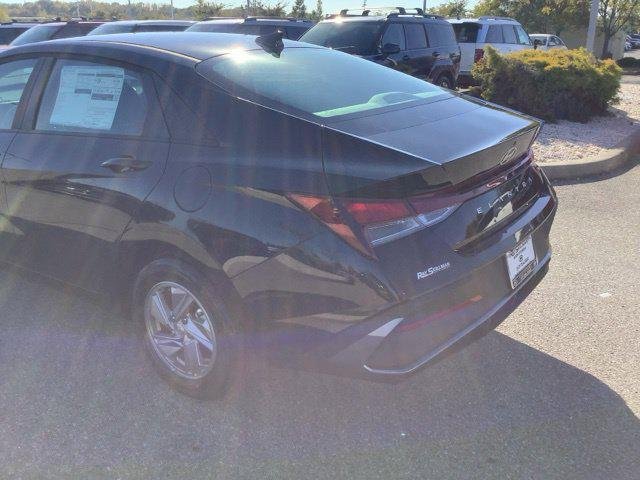 New 2026 Abyss Black Hyundai SE image 31