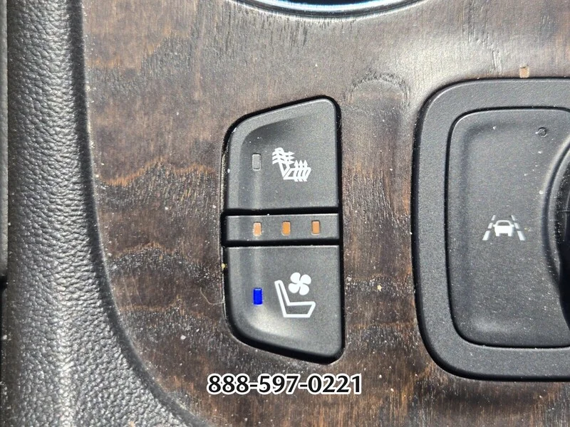 Used 2020 Quicksilver Metallic GMC Denali image 27