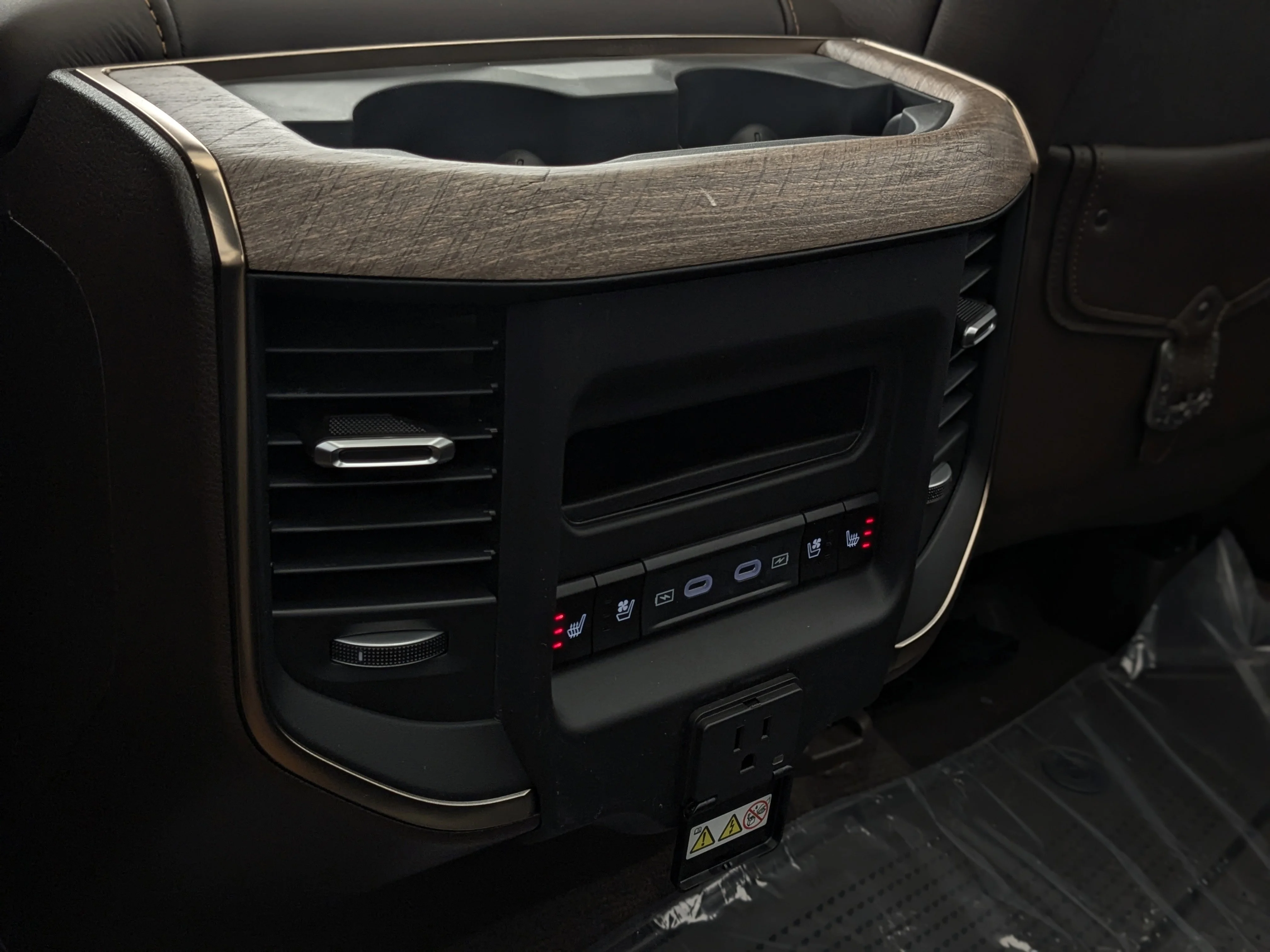 New 2026 Black RAM Limited Longhorn - - Pkg 27K  - 5.7L HEMI V8 eTorque  - E-Locker Axle  - Pano Sunroof  & More image 28
