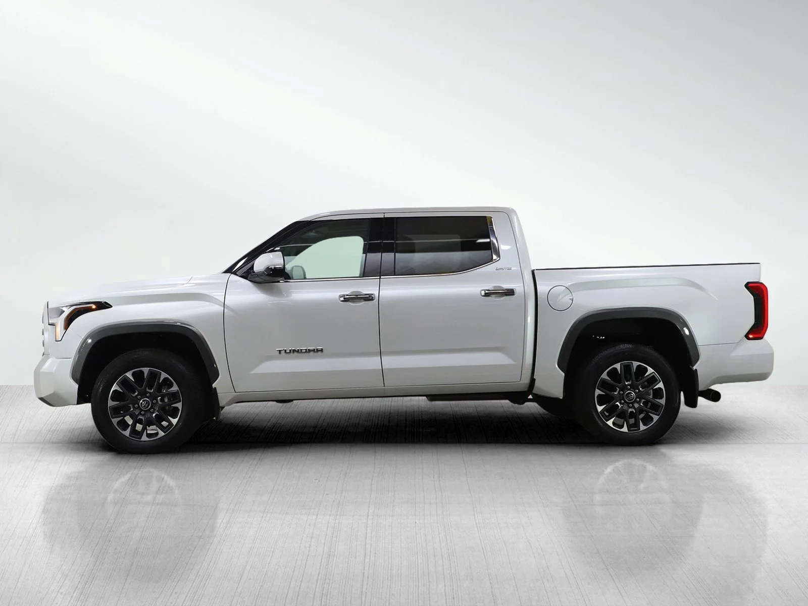 Used 2022 Toyota Tundra Limited with VIN 5TFJA5DB8NX033000 for sale in Minneapolis, Minnesota