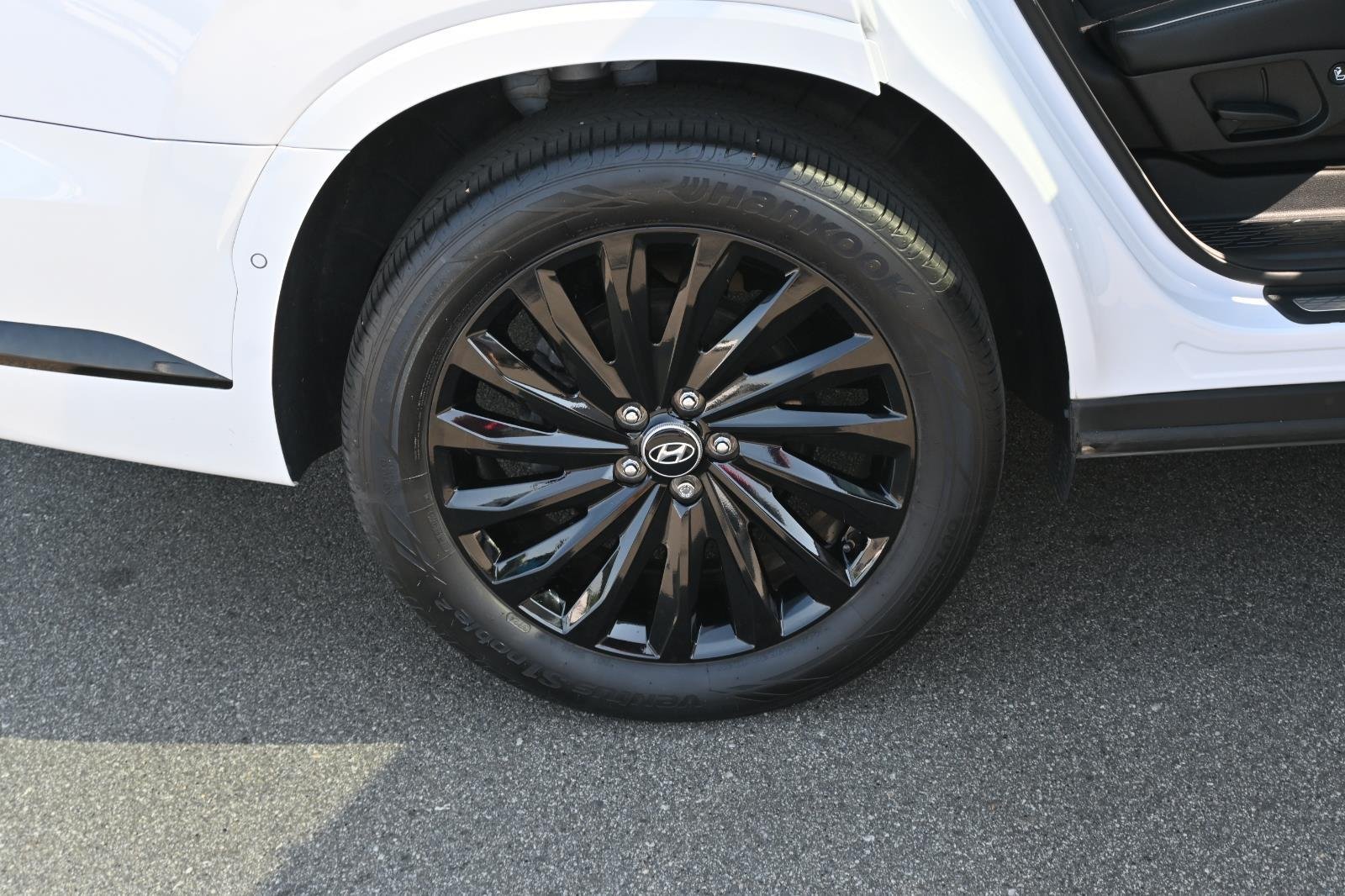 Used 2025 White Hyundai Calligraphy Night Edition image 42