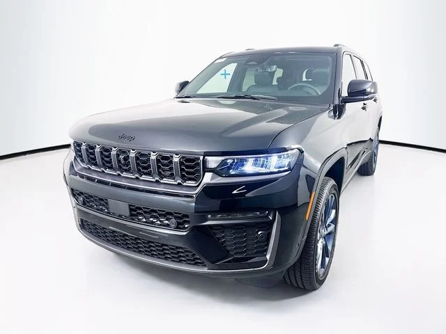 New 2026 Diamond Black Crystal Pearl-Coat Exterior Paint Jeep  image 3