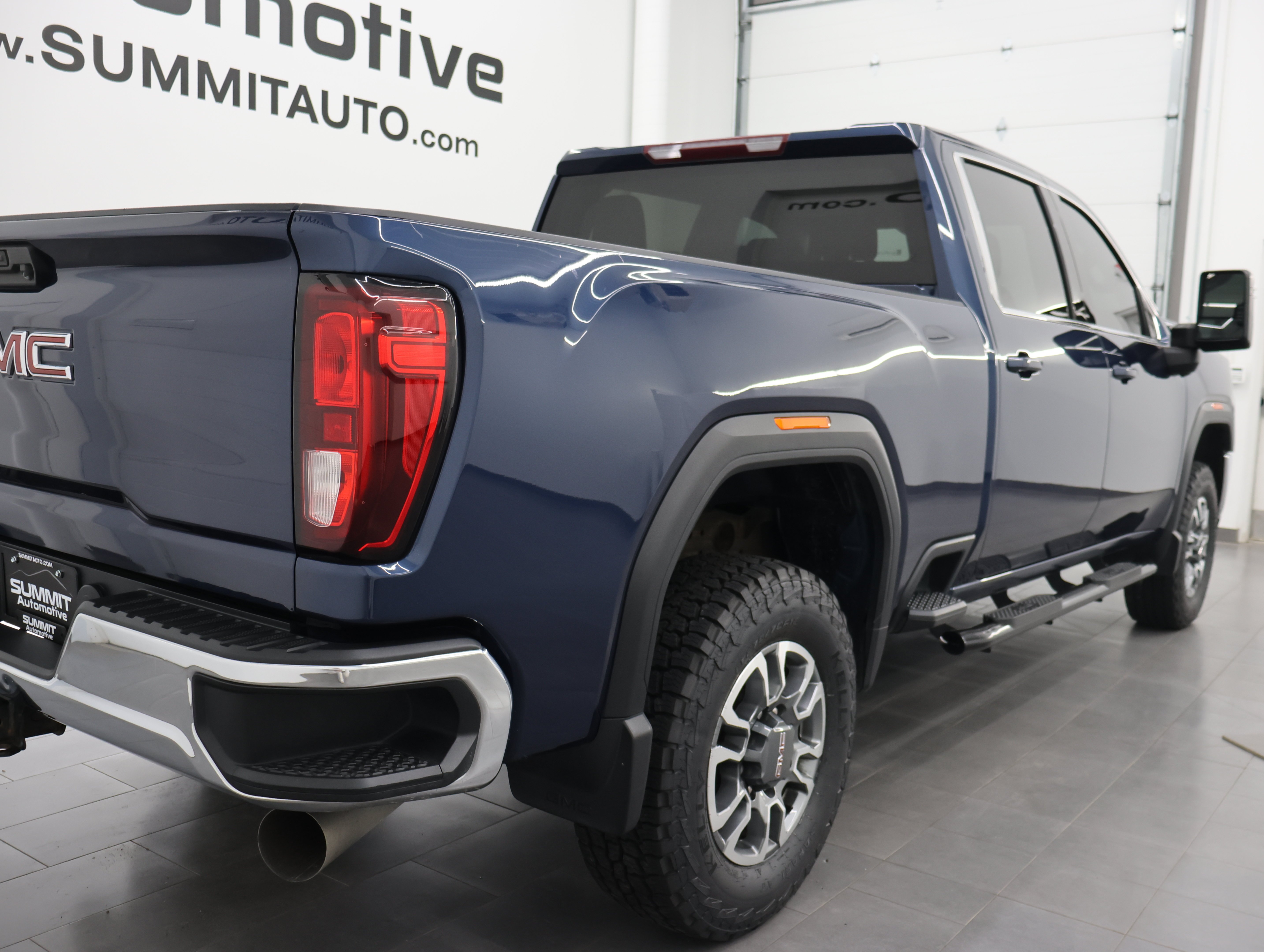 Used 2023 Pacific Blue Metallic GMC 4x4 Crew Cab SLE: CREW-SHORT-SLE-6.6L DIESEL-4WD-NEW TIRES-BACKUP CAM image 4