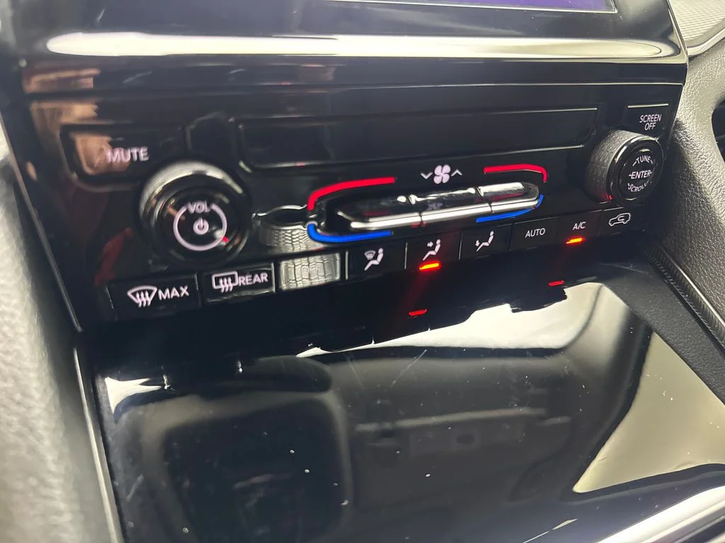 Used 2024 Black Jeep Laredo image 68