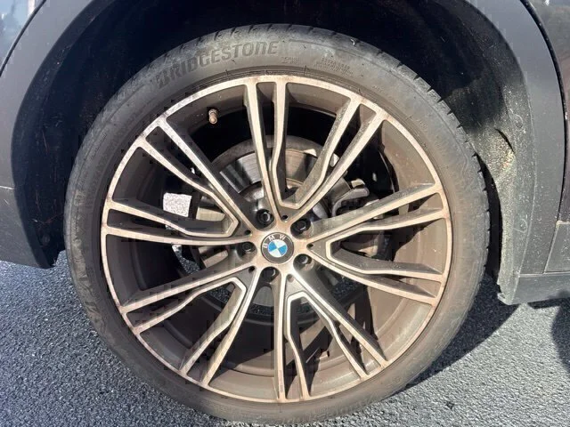 Used 2024 Gray BMW sDrive30i image 6