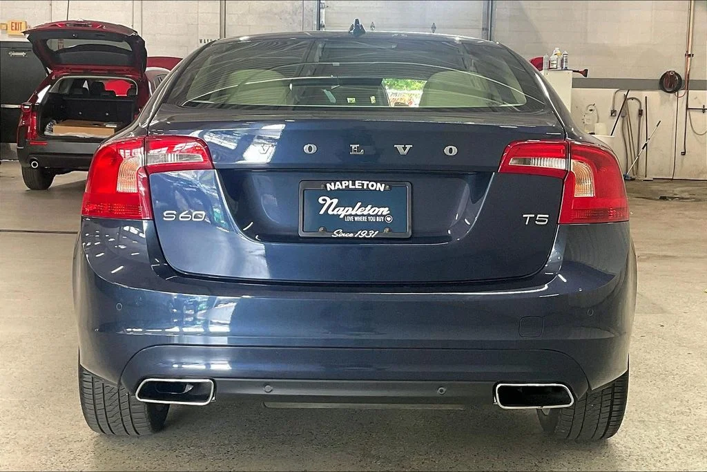 Used 2015 Blue Volvo T5 Premier image 3