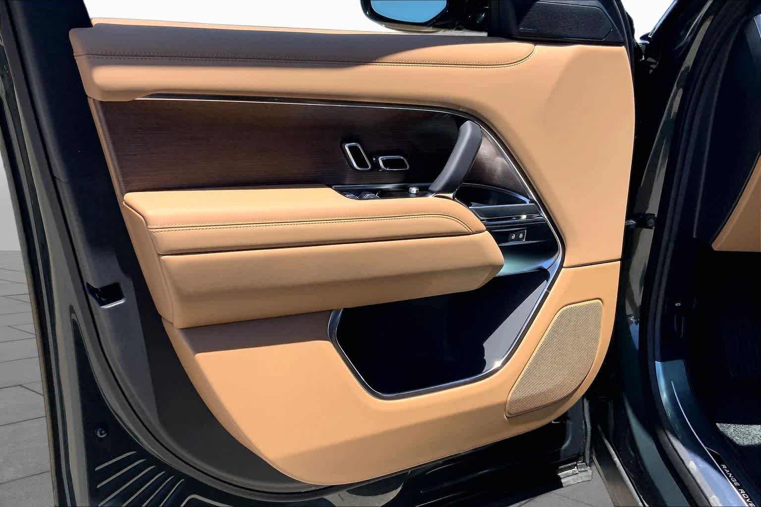 New 2026 Belgravia Green Land Rover SE image 10