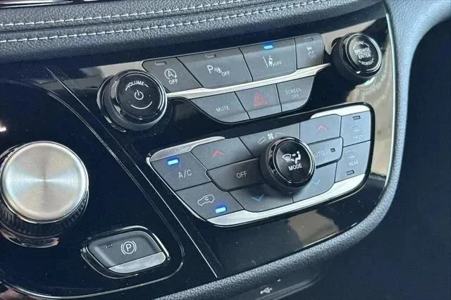 2026 Chrysler Pacifica Select - Photo 21