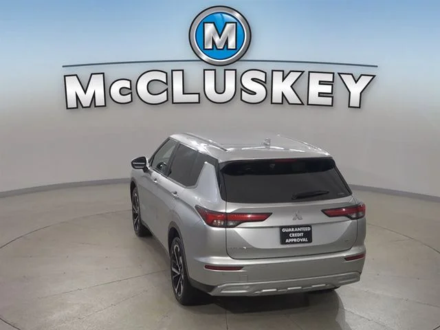 Used 2024 Silver Mitsubishi SE image 14