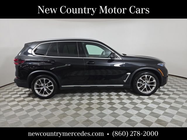 Used 2024 Black BMW xDrive40i image 10