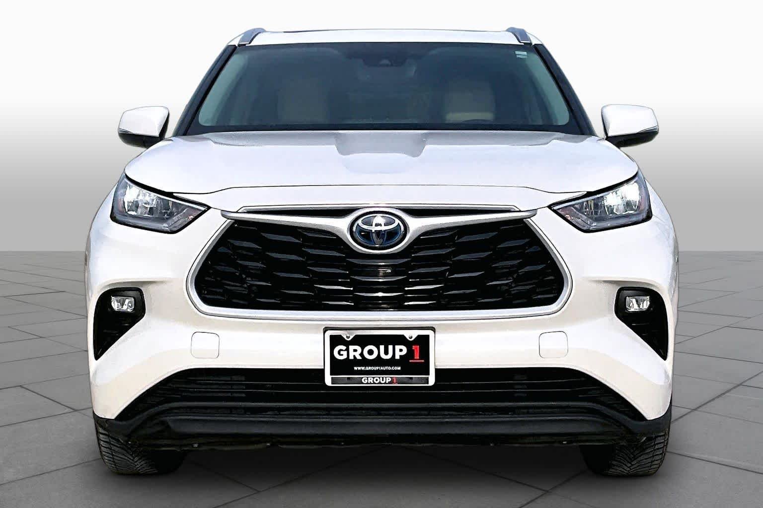 Used 2020 Blizzard Pearl Toyota Hybrid XLE image 4