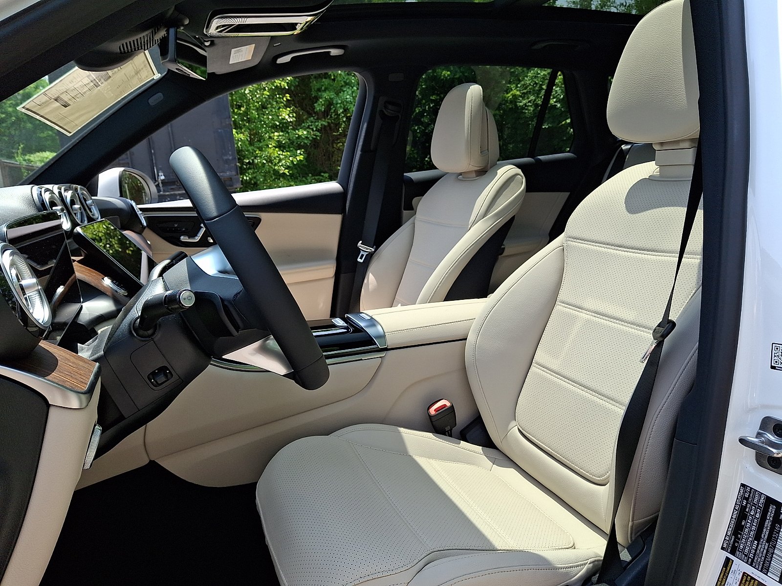 New 2026 Polar White Mercedes-Benz GLC 300 image 11