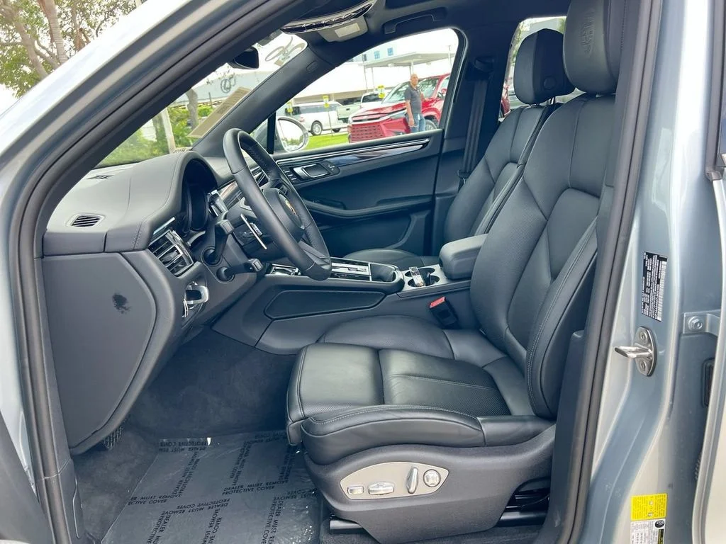 2026 Porsche Macan T - Photo 12