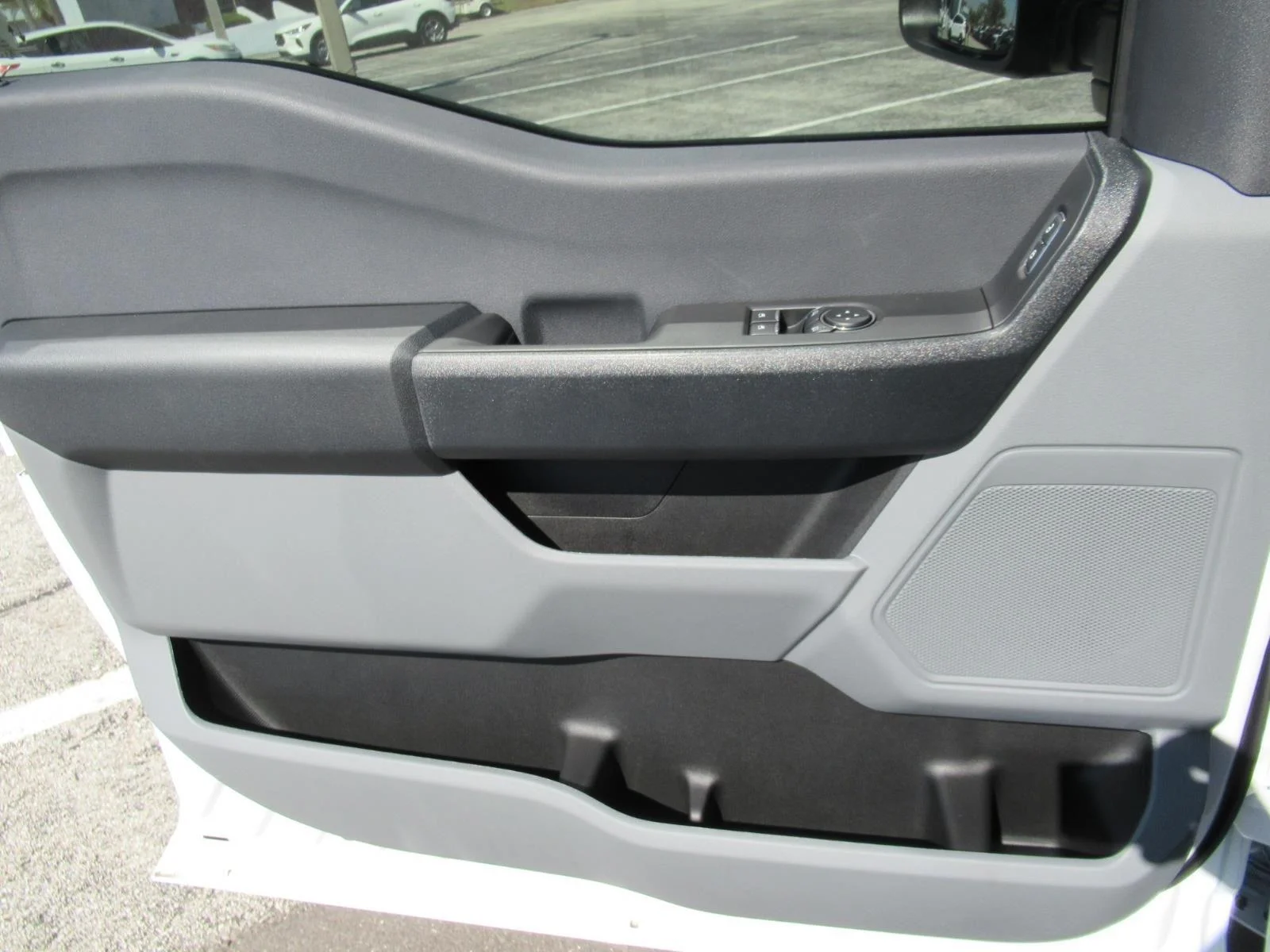 New 2024 Oxford White Ford F-250® XL image 19