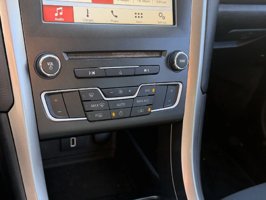 Used 2017 Gray Ford SE image 13