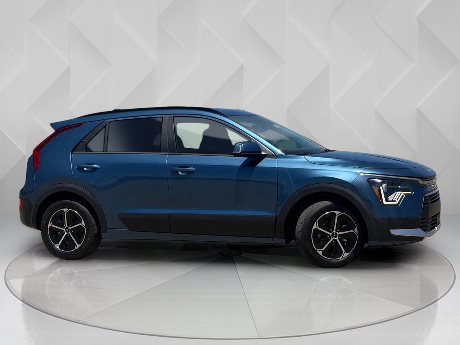 Used 2024 Mineral Blue Kia EX image 7