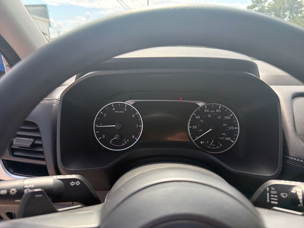 Used 2024 White Nissan S image 18