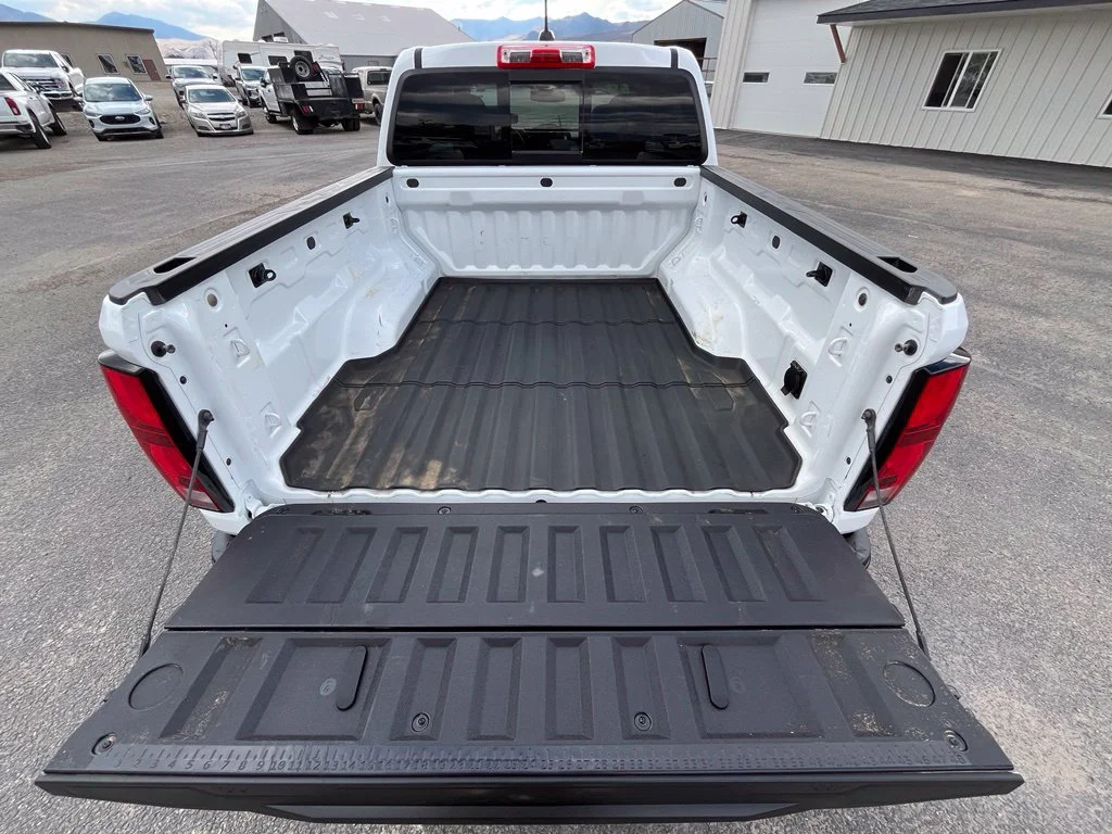 Used 2026 White Chevrolet Z71 image 17