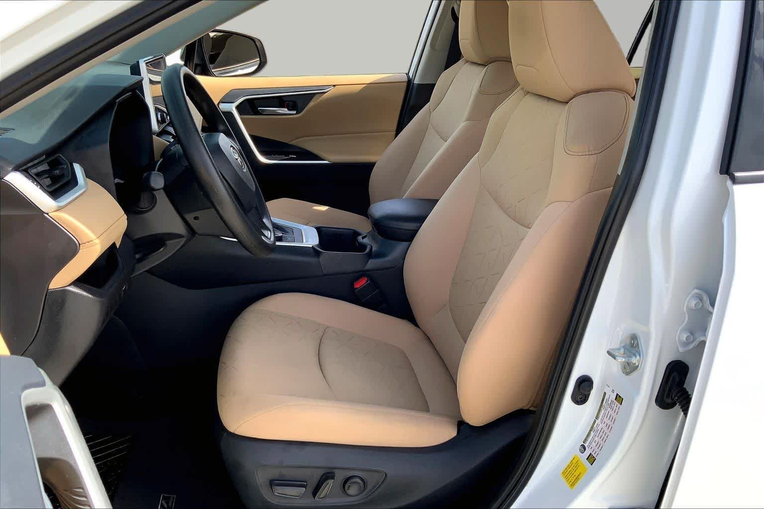 Used 2025 Ice Cap Toyota Hybrid XLE image 8
