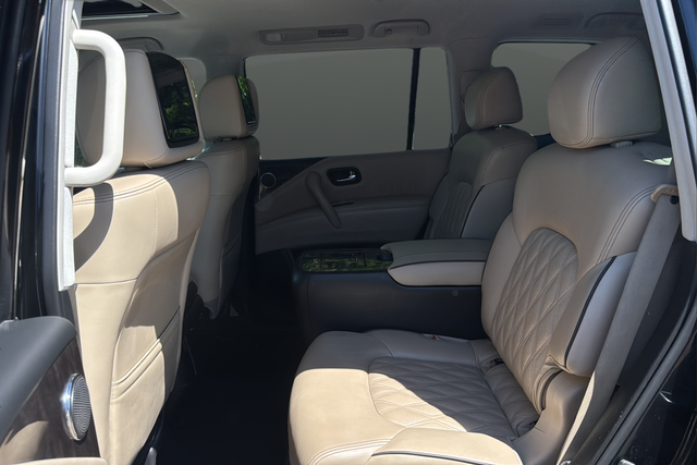 Used 2022 Super Black Nissan Platinum image 22