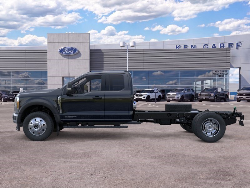 New 2025 Agate Black Metallic Ford XLT image 3