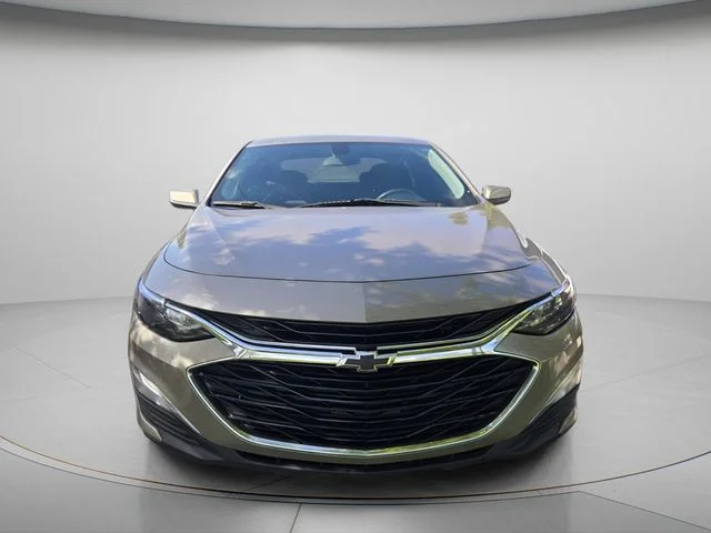 Used 2022 Gray Chevrolet RS image 3