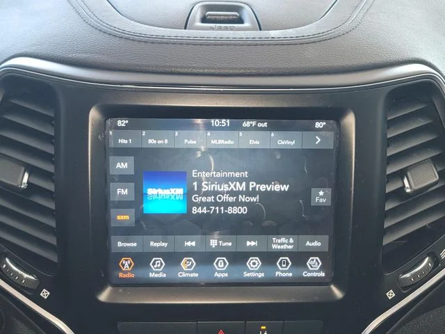 Used 2022 White Jeep Latitude Lux image 21