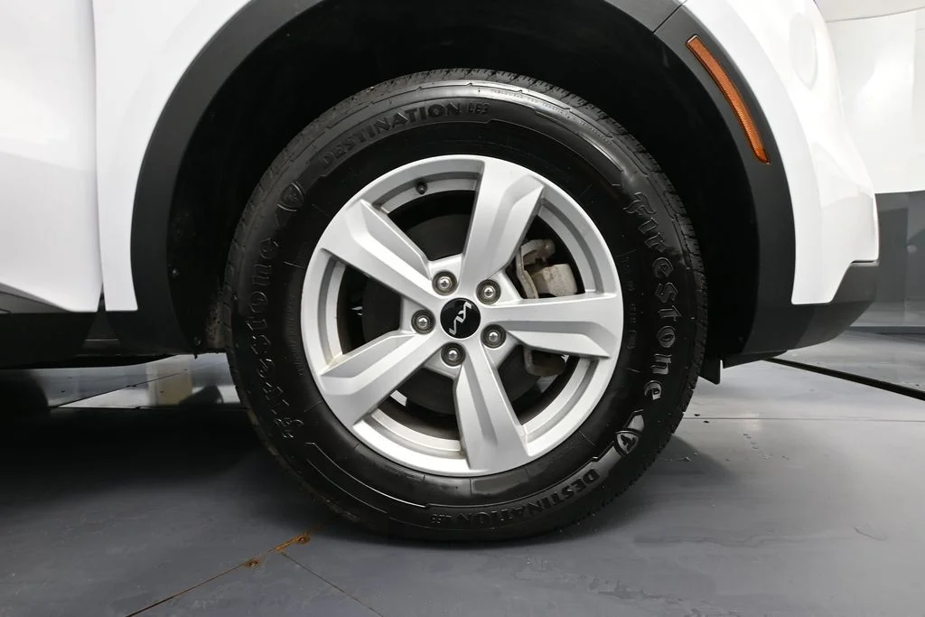 2023 Kia Sorento LX - Photo 14