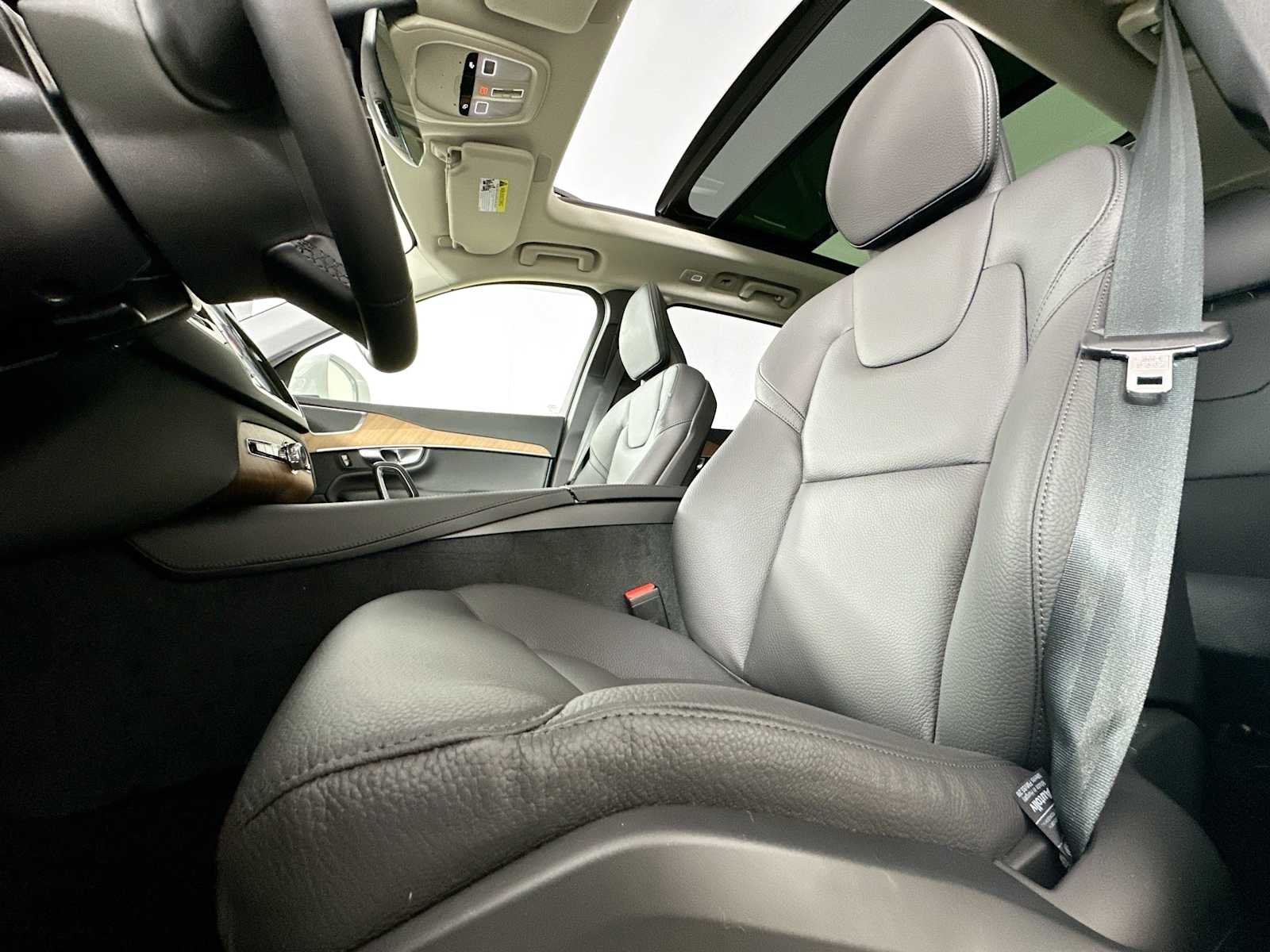 Certified Used 2025 Crystal White Volvo Plus image 16