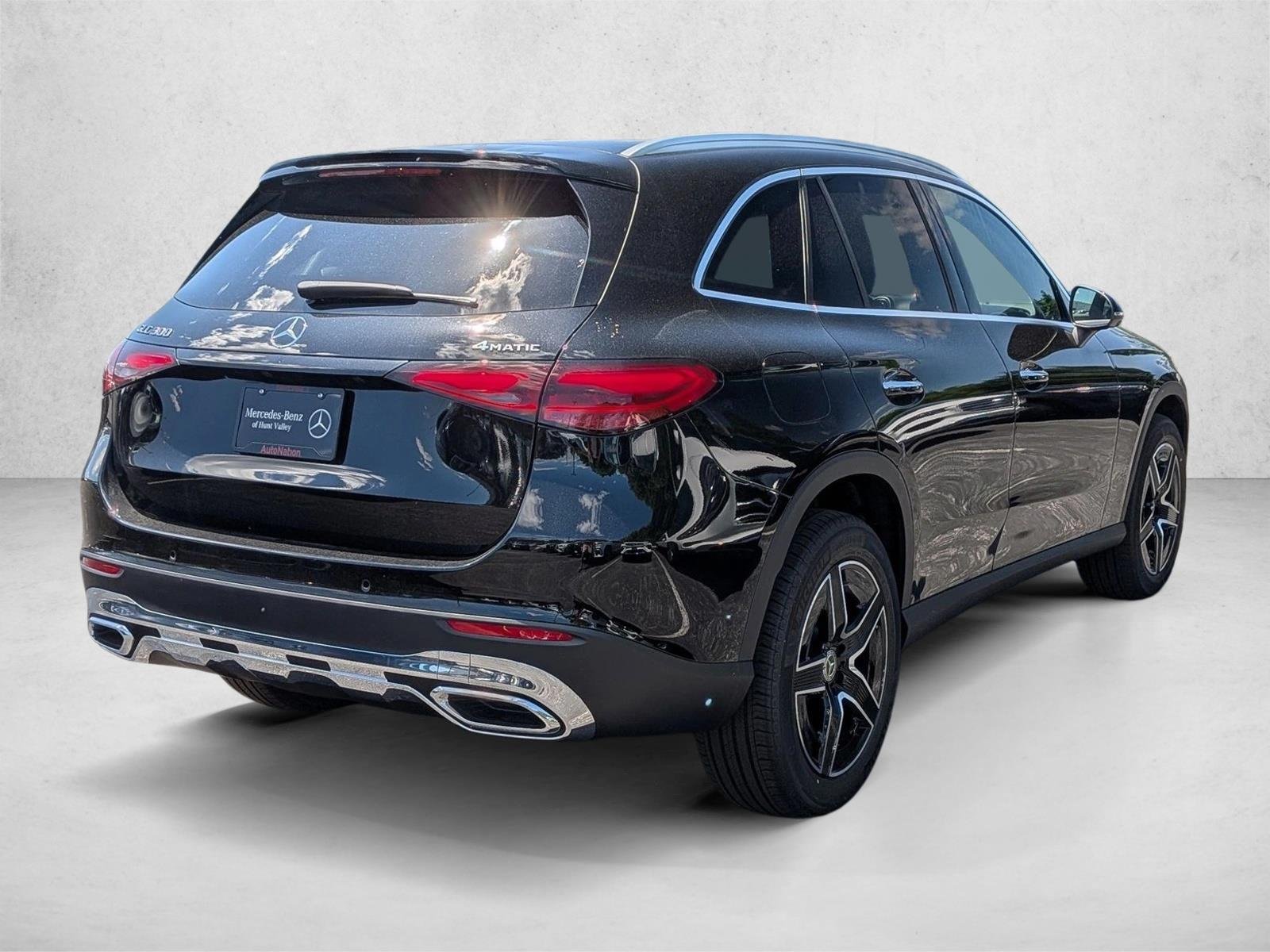New 2026 Black Mercedes-Benz GLC300 image 2