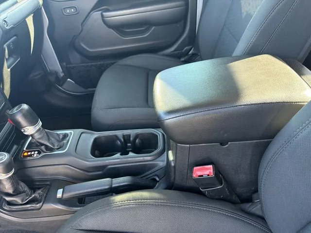 Used 2020 Silver Jeep Altitude image 19