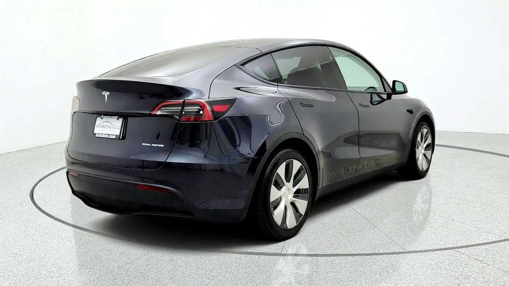 Used 2024 Stealth Grey Tesla Long Range AWD w/ 7-Seat White & Black Premium Interior image 5