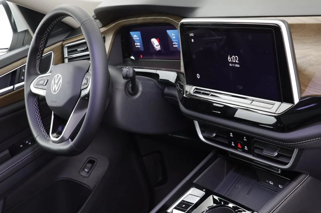 New 2026 Opal White Volkswagen SE w/Technology image 22