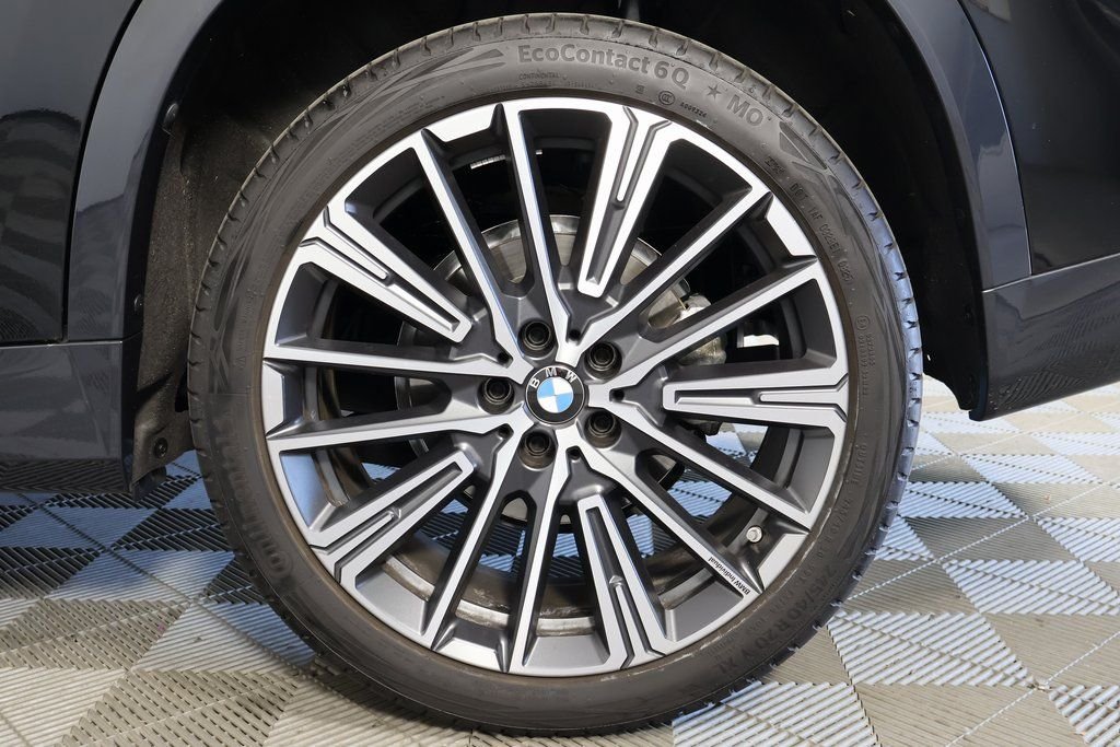 Used 2025 Black BMW xDrive28i image 16