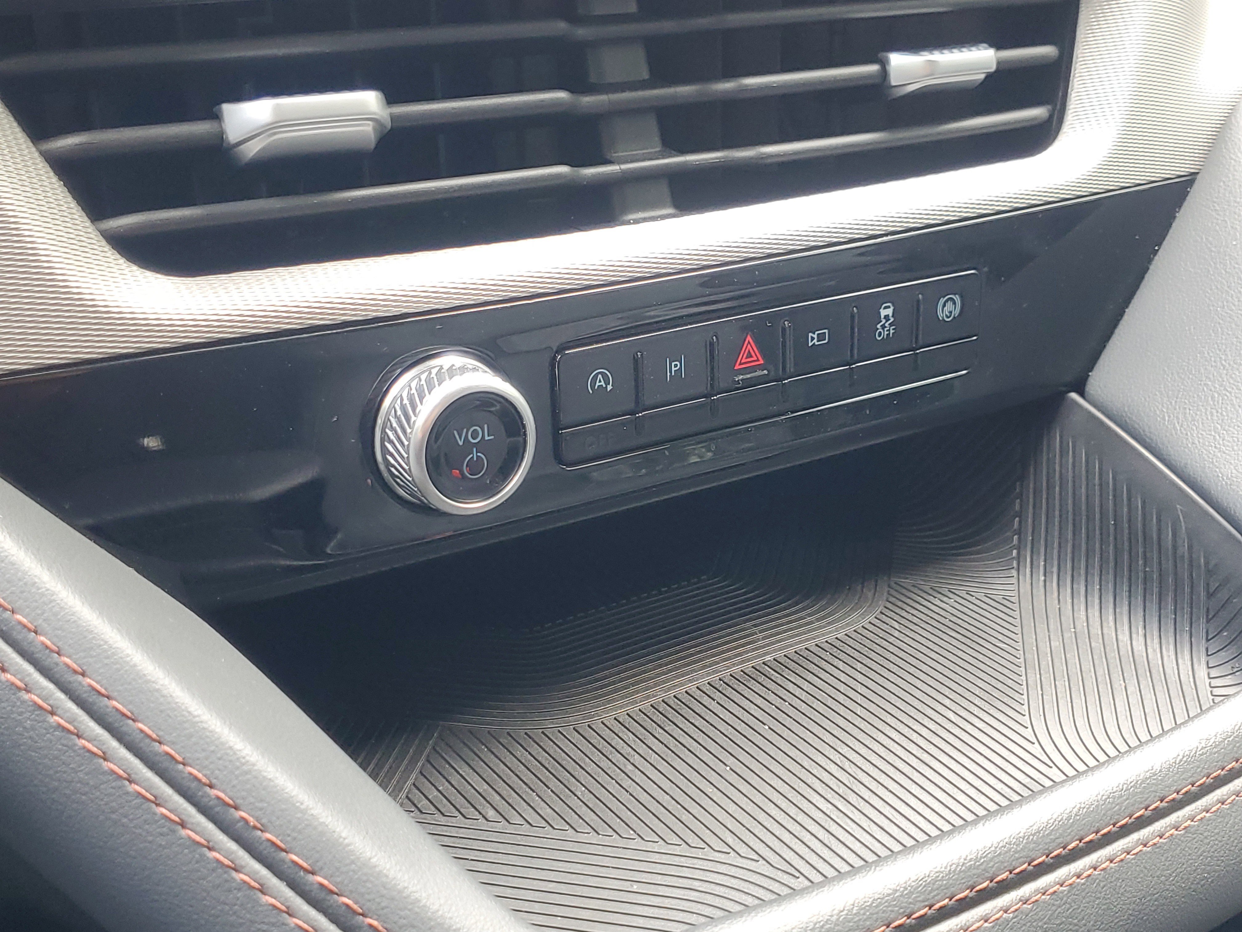 Used 2025 Vapor Blue Ford Active image 30