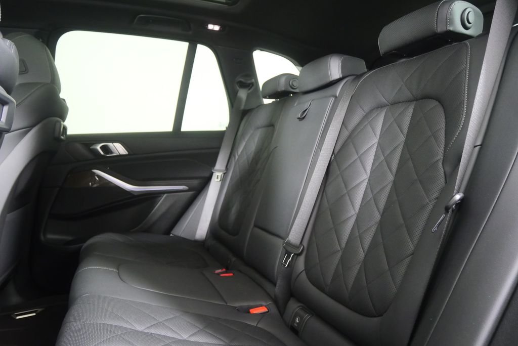Used 2023 Jet Black BMW sDrive40i image 15