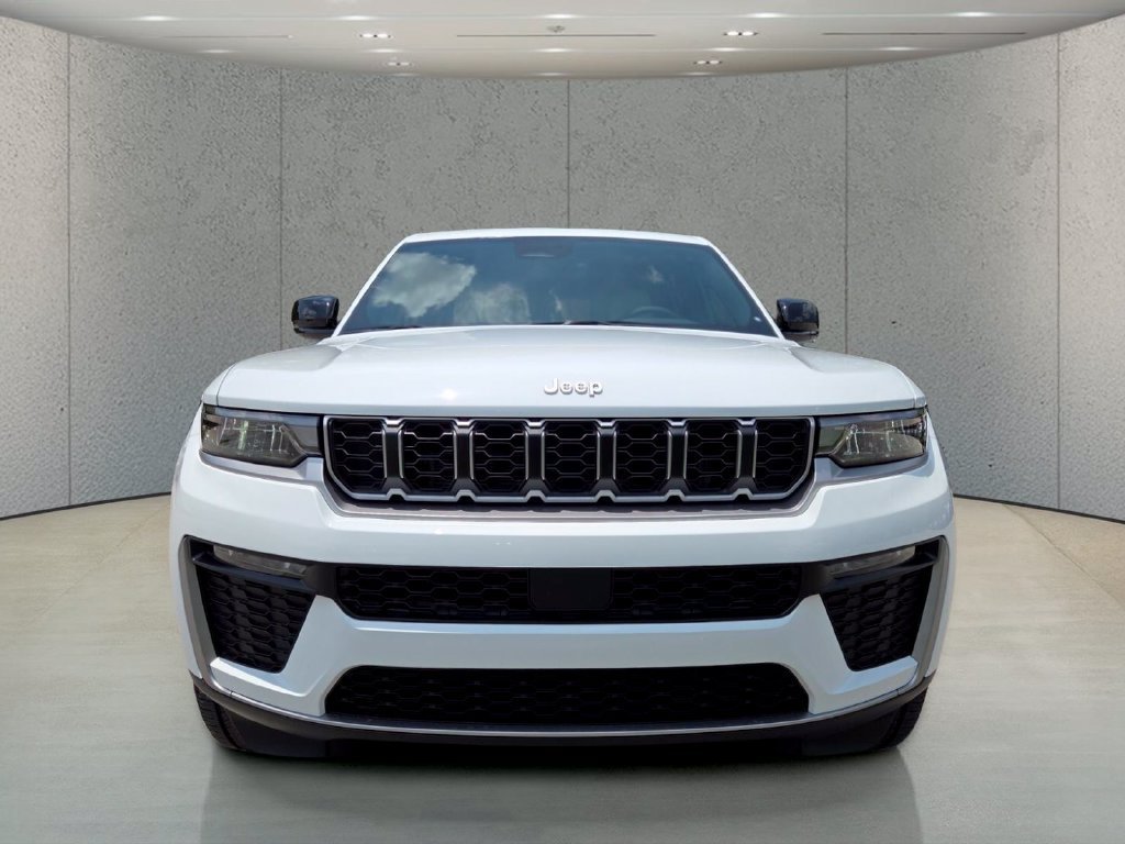 New 2026 Bright White Clear-Coat Exterior Paint Jeep Limited image 12