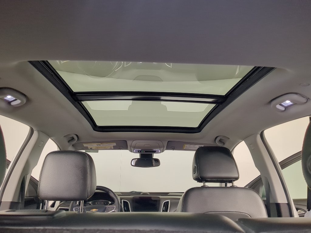 Used 2020 Iridescent Pearl Tricoat Chevrolet Premier image 20