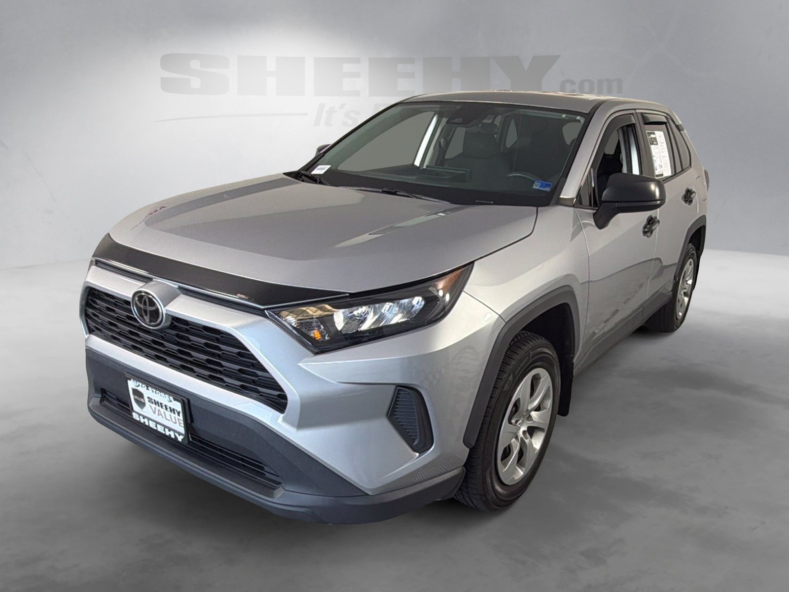 Used 2022 Silver Toyota LE image 16