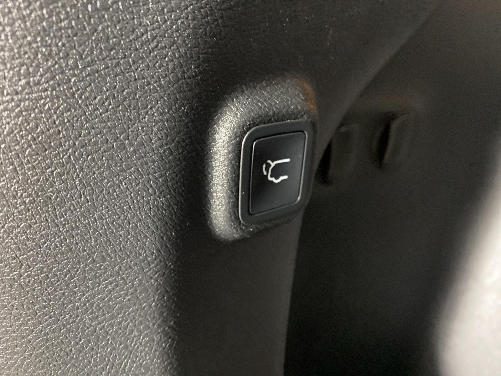 Used 2020 Diamond Black Crystal Pearlcoat Jeep Limited image 27