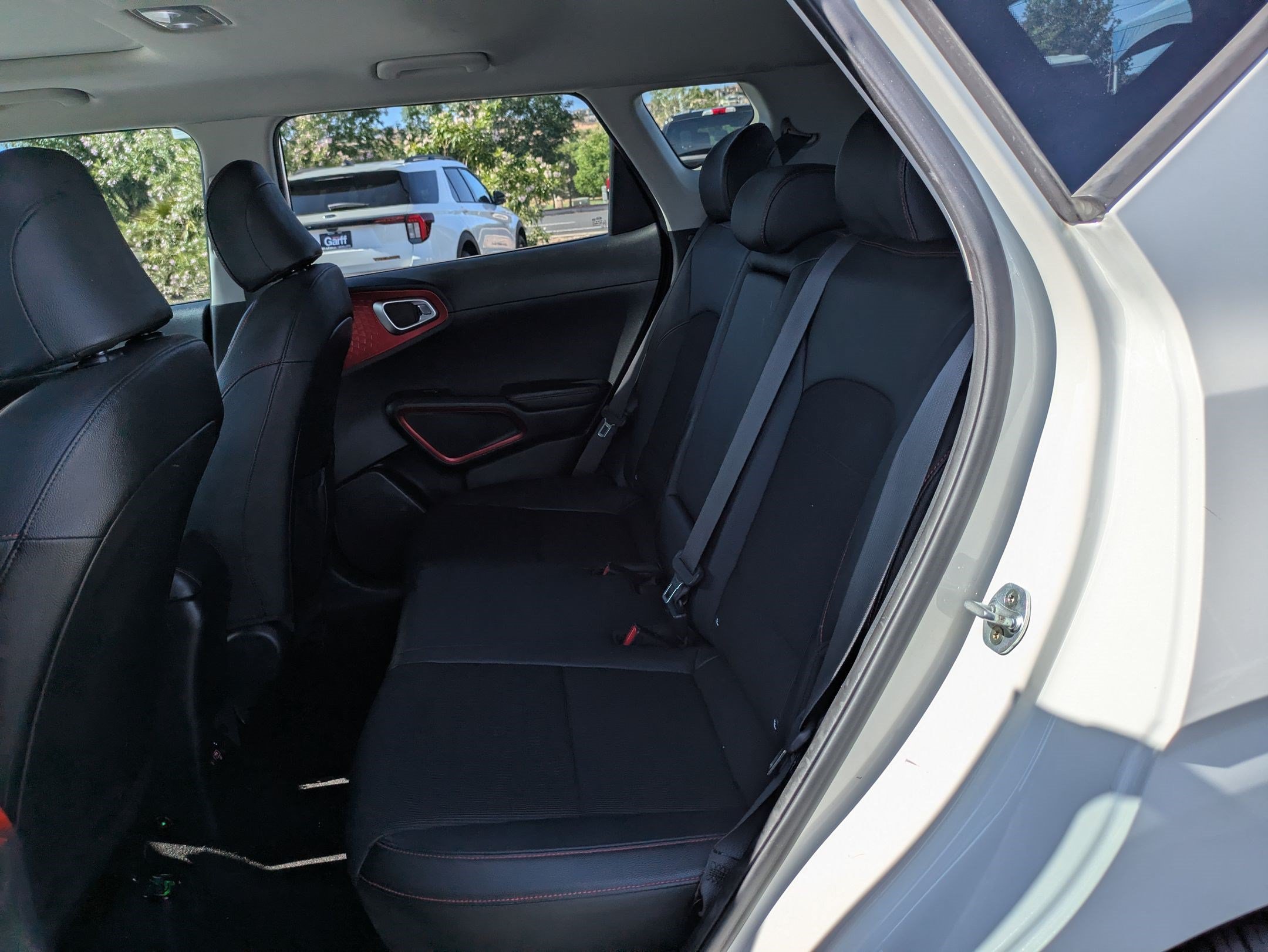 Used 2021 Snow White Pearl Kia Turbo image 27