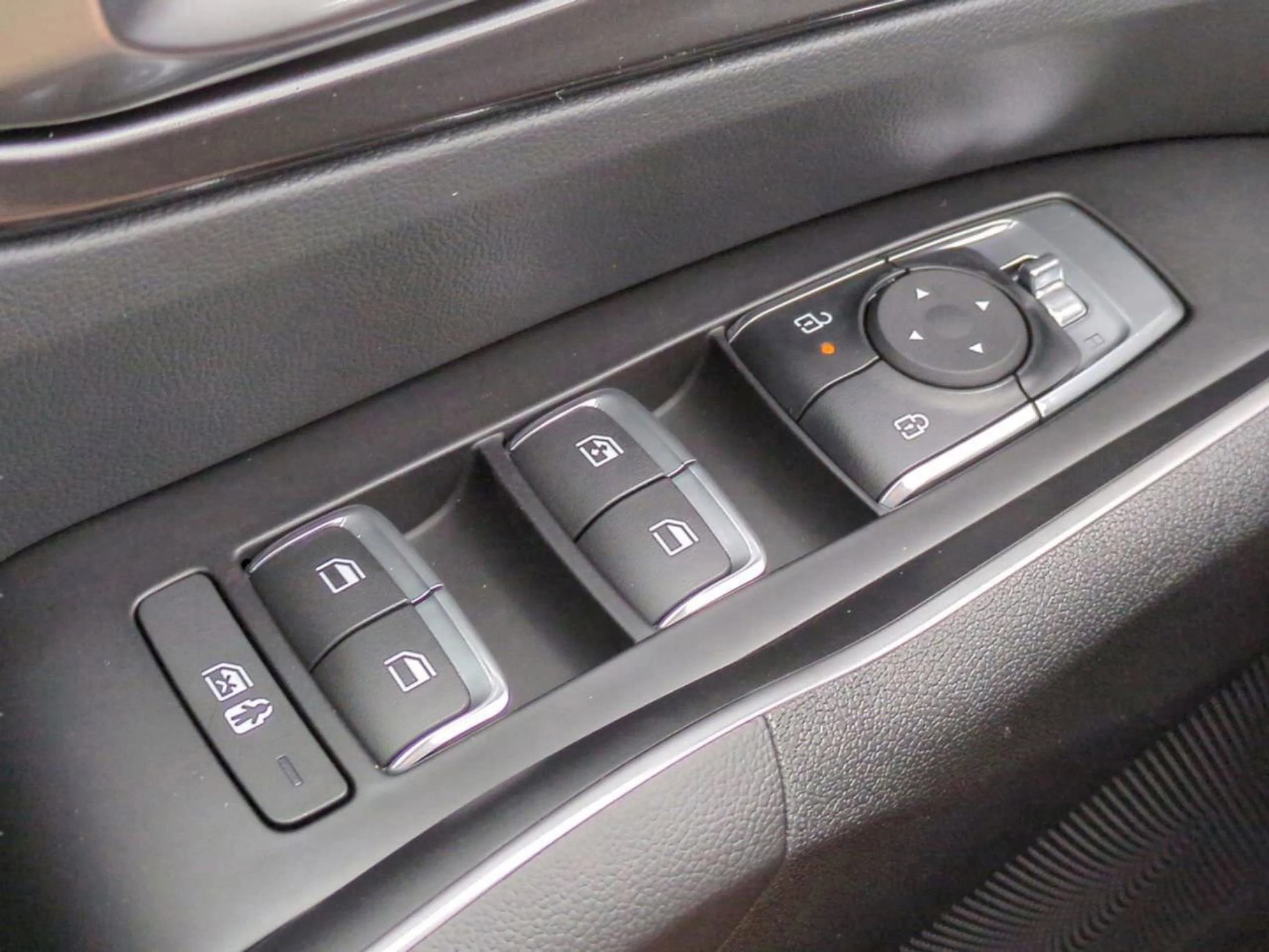 New 2026 Glacial White Pearl Kia LX image 26