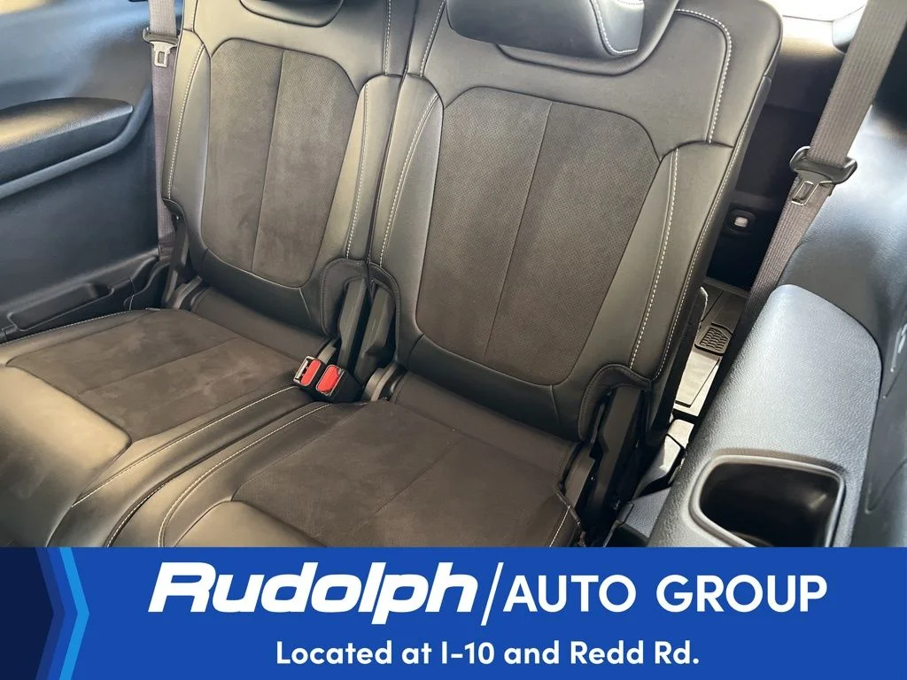 Used 2025 Silver Jeep Altitude image 29