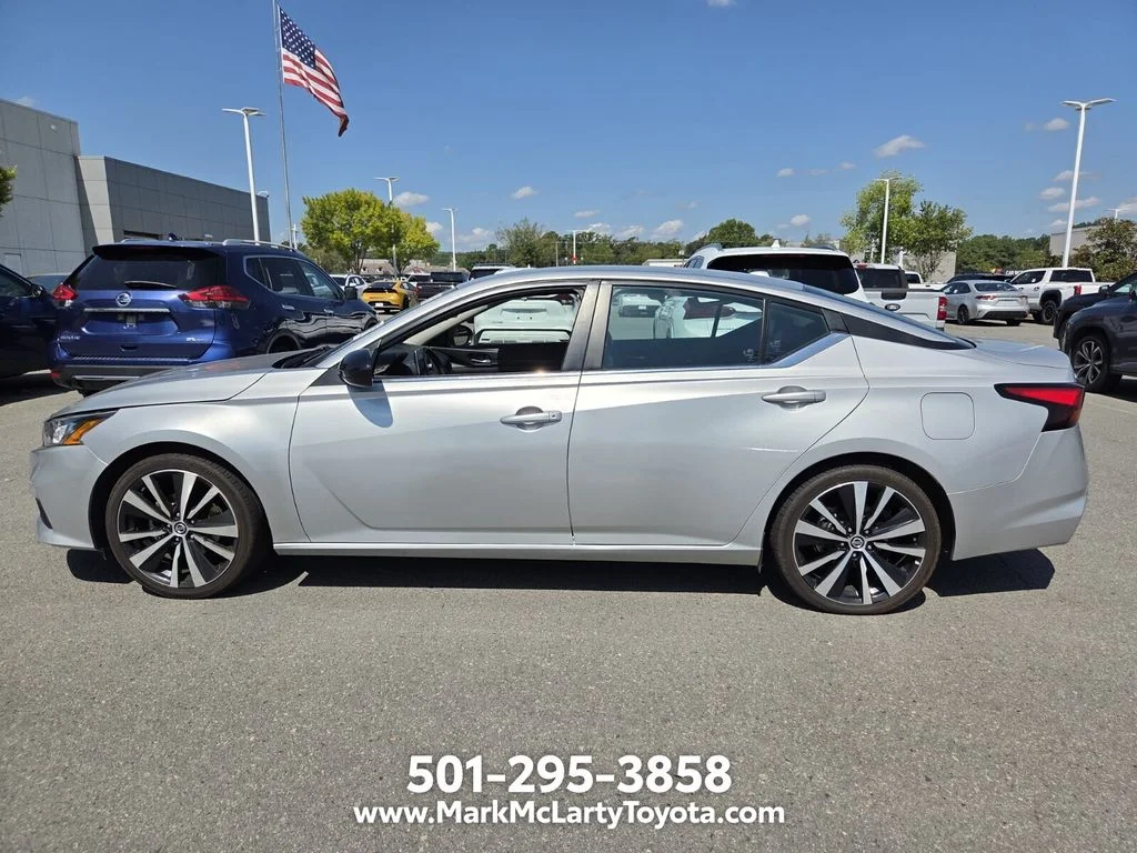 Used 2022 Silver Nissan 2.5 SR image 8