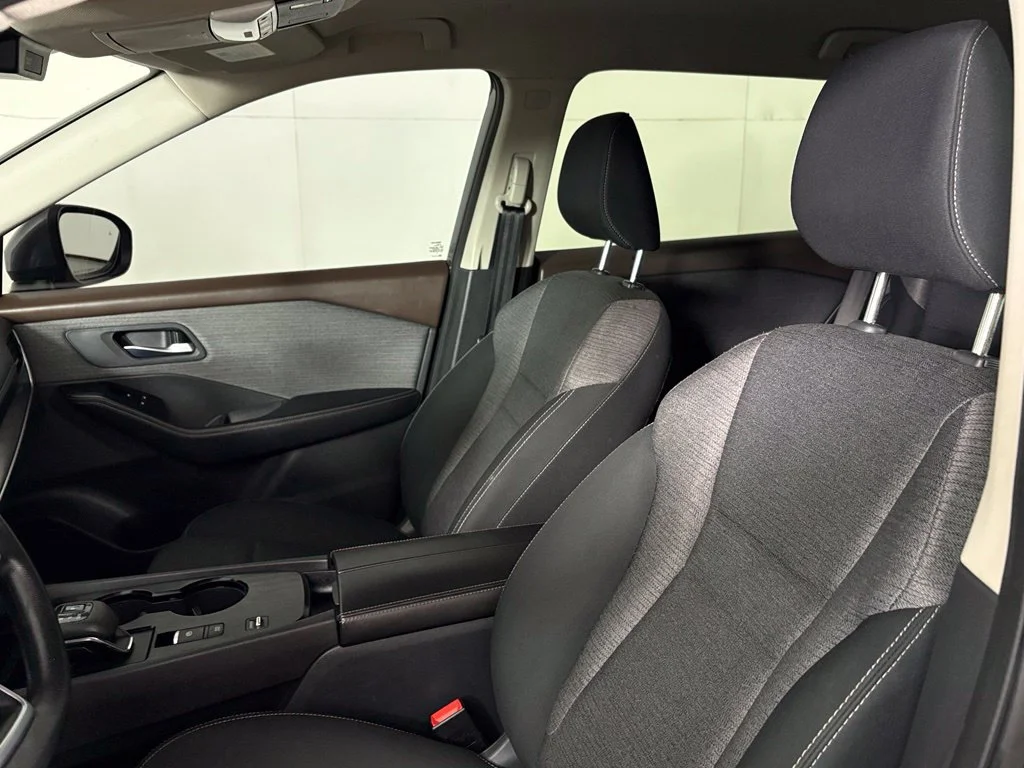 Used 2022 Gray Nissan SV image 18