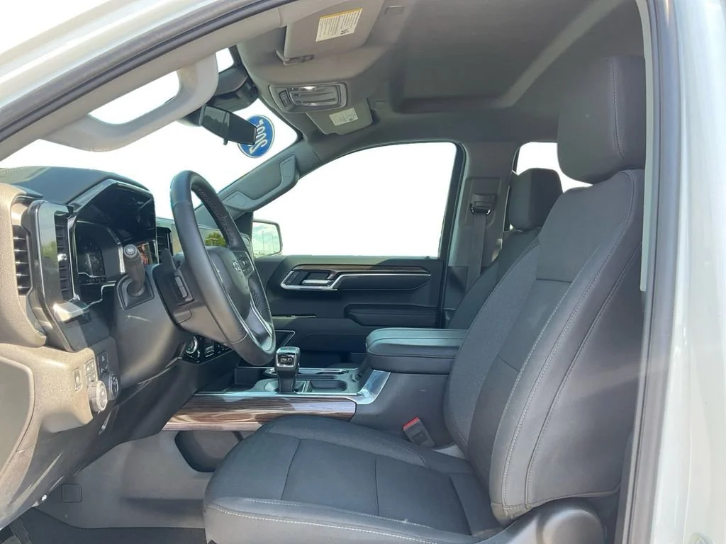 Used 2025 Summit White Chevrolet RST image 22