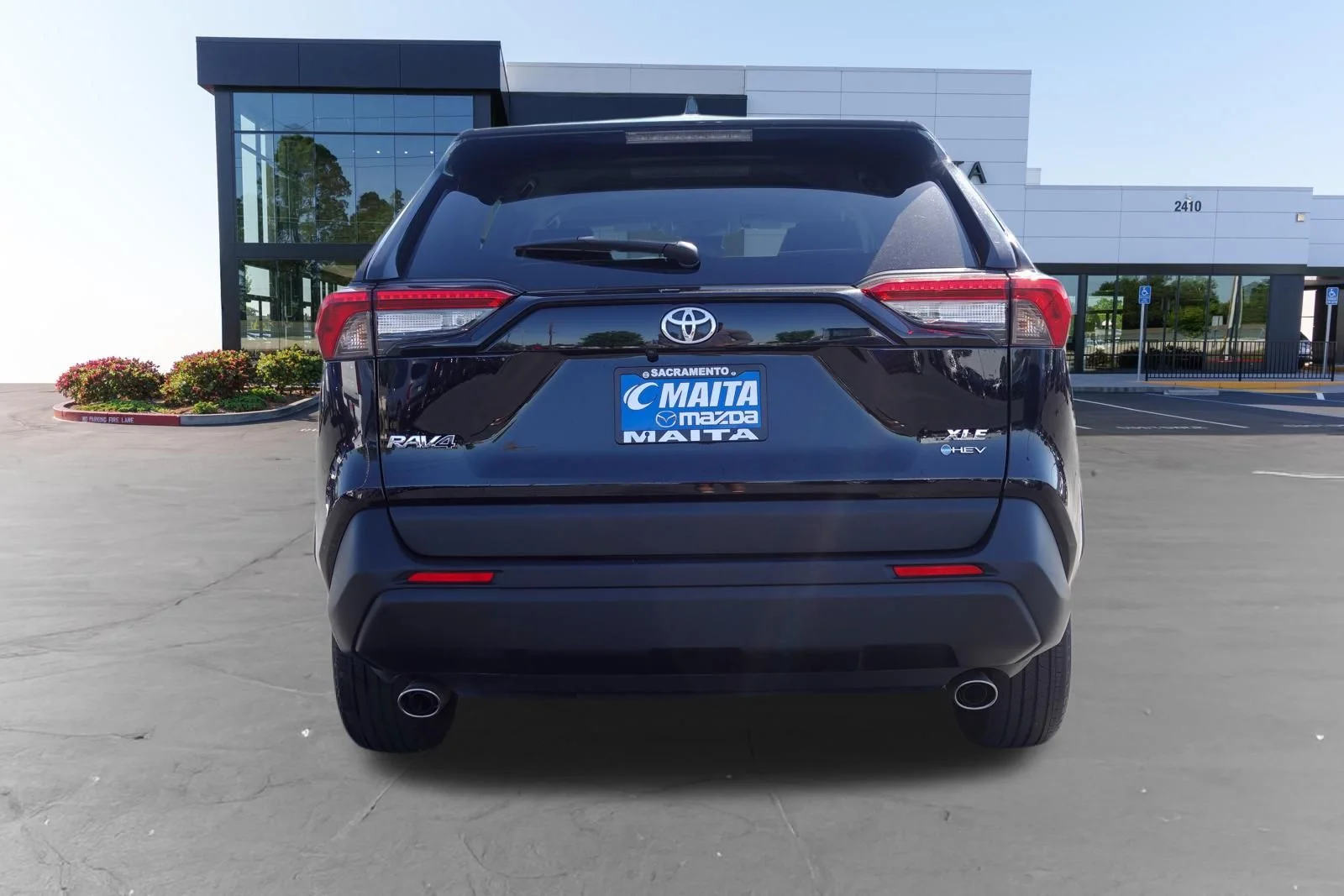 Used 2025 Midnight Black Metallic Toyota XLE image 4