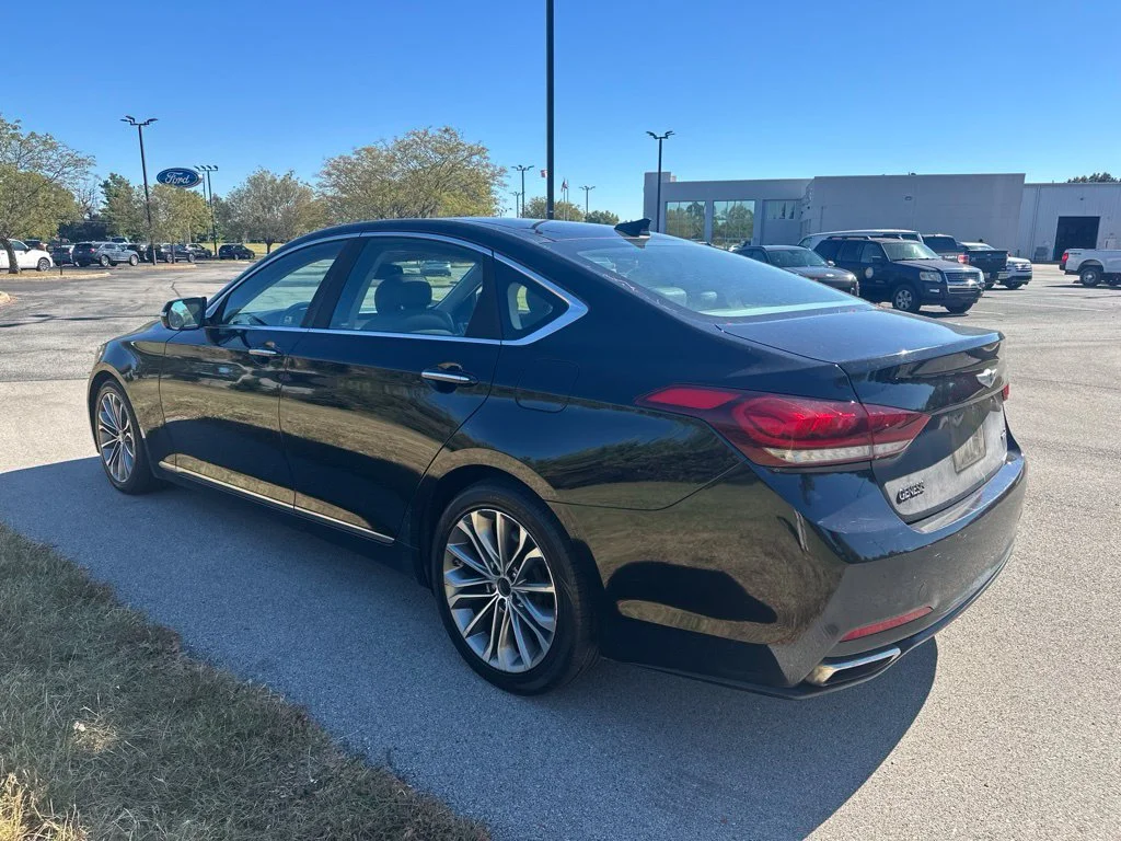 Used 2015 Black Hyundai 3.8 image 5