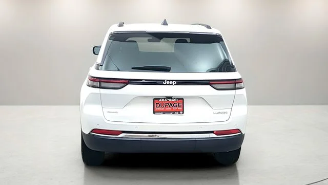 New 2025 Bright White Clear-Coat Exterior Paint Jeep Laredo image 8